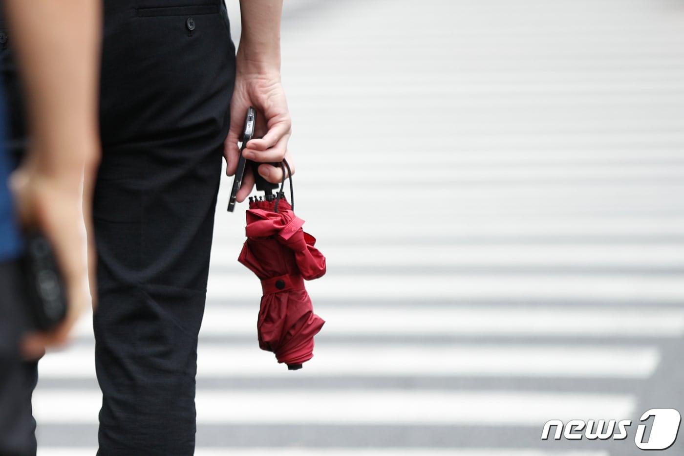 본문 이미지 - 10일 청주기상지청은 충북과 세종지역이 대체로 흐리고 오전부터 비가 오겠다고 예보했다.(뉴스1 DB)2021.10.10/뉴스1 ⓒ News1