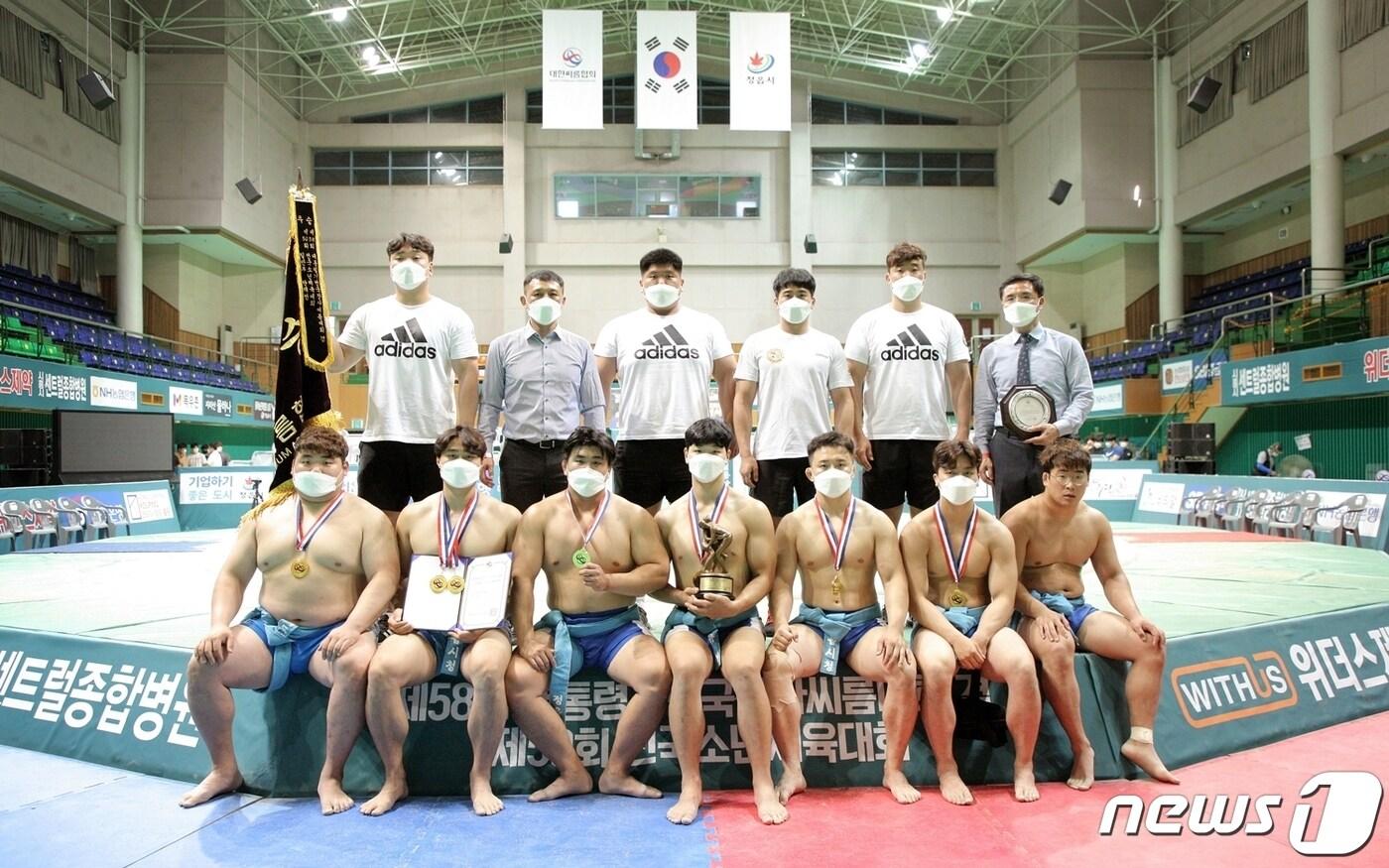 본문 이미지 - 전북 정읍시가 문화체육관광부 ‘2021년 직장운동경기부 운영 지원 공모사업’에 선정됐다.정읍단풍미인씨름단.ⓒ 뉴스1
