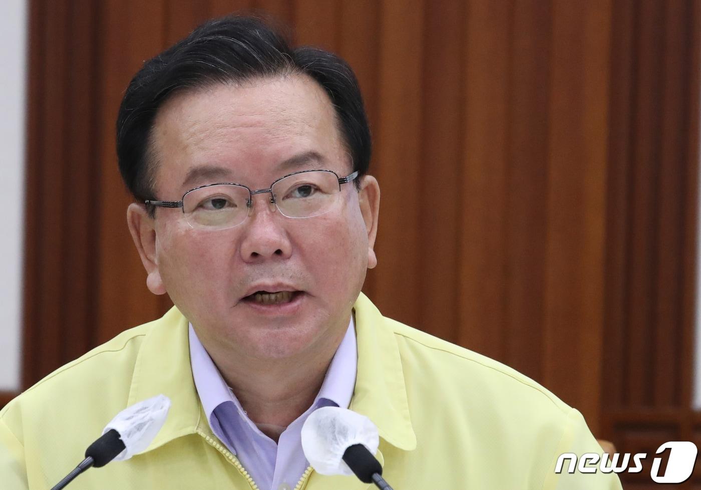 본문 이미지 - 김부겸 국무총리가 27일 오전 서울 종로구 정부서울청사에서 열린 코로나19 대응 중앙재난안전대책본부(중대본) 회의에 참석해 발언하고 있다.2021.8.27/뉴스1 ⓒ News1 송원영 기자