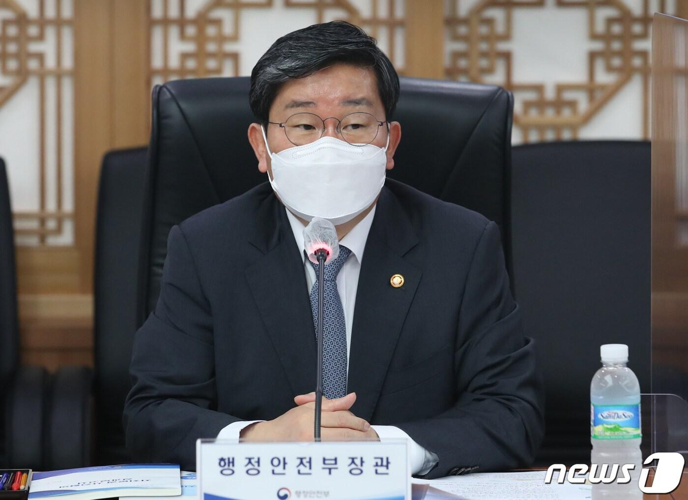 본문 이미지 - 전해철 행정안전부 장관이 27일 오전 서울 종로구 정부서울청사에서 열린 제2기 자치분권 사전협의 자문단 위촉식에서 인사말을 하고 있다. 2021.8.27/뉴스1 ⓒ News1 송원영 기자