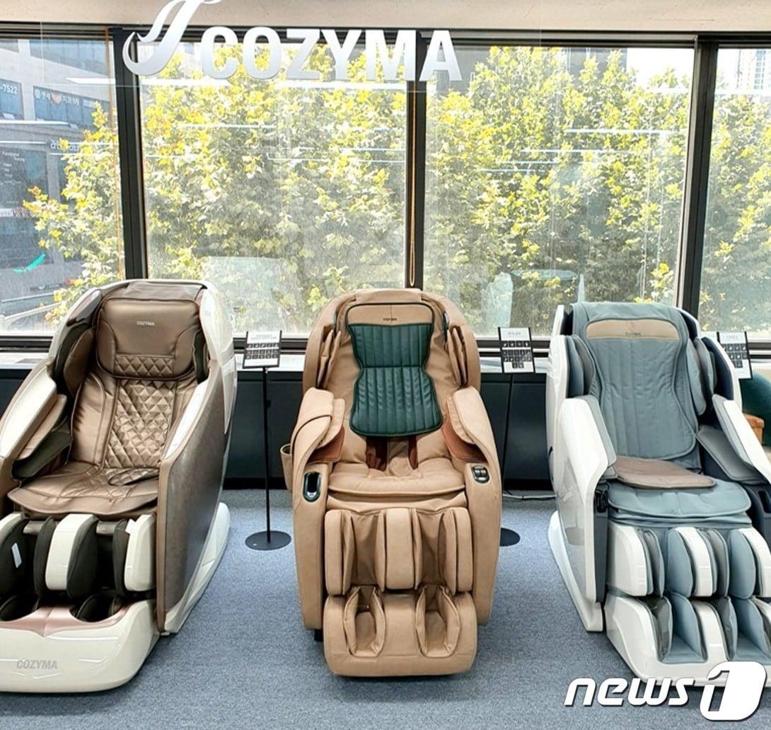 본문 이미지 - 코지마 갤러리 마포점에 전시된 안마의자 (코지마 제공) ⓒ 뉴스1