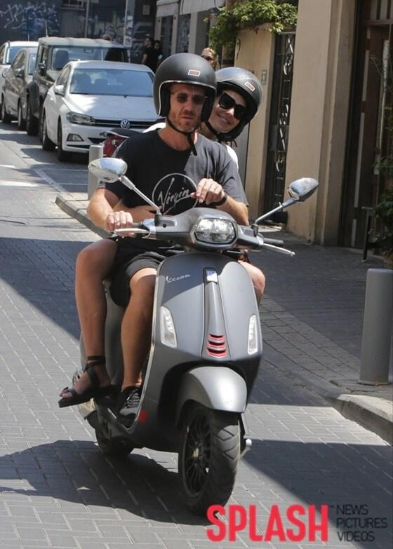 본문 이미지 - 갤 가돗, 야론 바르사노 부부/ 사진제공=Splash News ⓒ 뉴스1