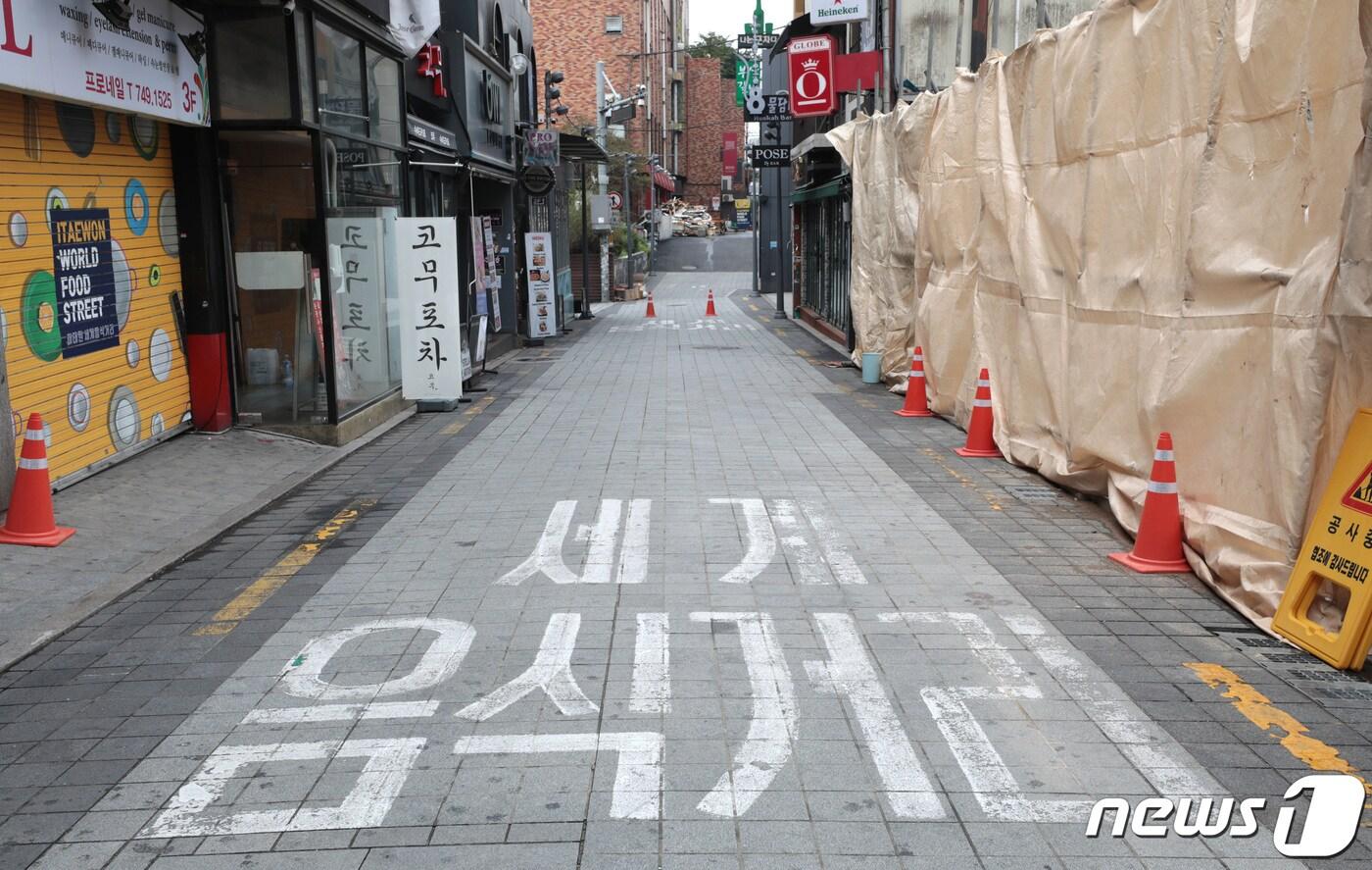 본문 이미지 - 서울 이태원 거리가 한산하다. 2021.8.29/뉴스1 ⓒ News1 이성철 기자
