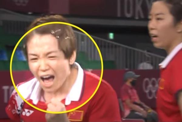 본문 이미지 - 중국 배드민턴 선수 천칭천이 경기 중 욕설 논란에 휩싸였다. (웨이보 갈무리) ⓒ 뉴스1