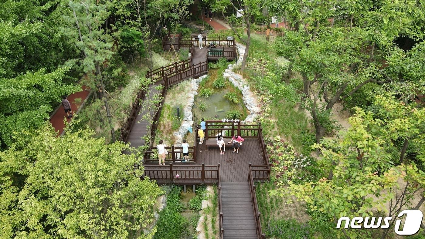 서울 도봉구 방학동에 위치한 발바닥공원이 두 달 간의 정비를 끝냈다(도봉구 제공).ⓒ 뉴스1