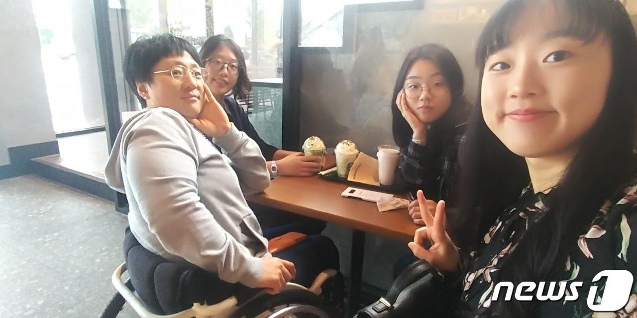 본문 이미지 - 이도연은 세 딸의 응원을 받으며 31일 2020 도쿄 패럴림픽 도로사이클 결선에 나선다. ⓒ 뉴스1 사진공동취재단