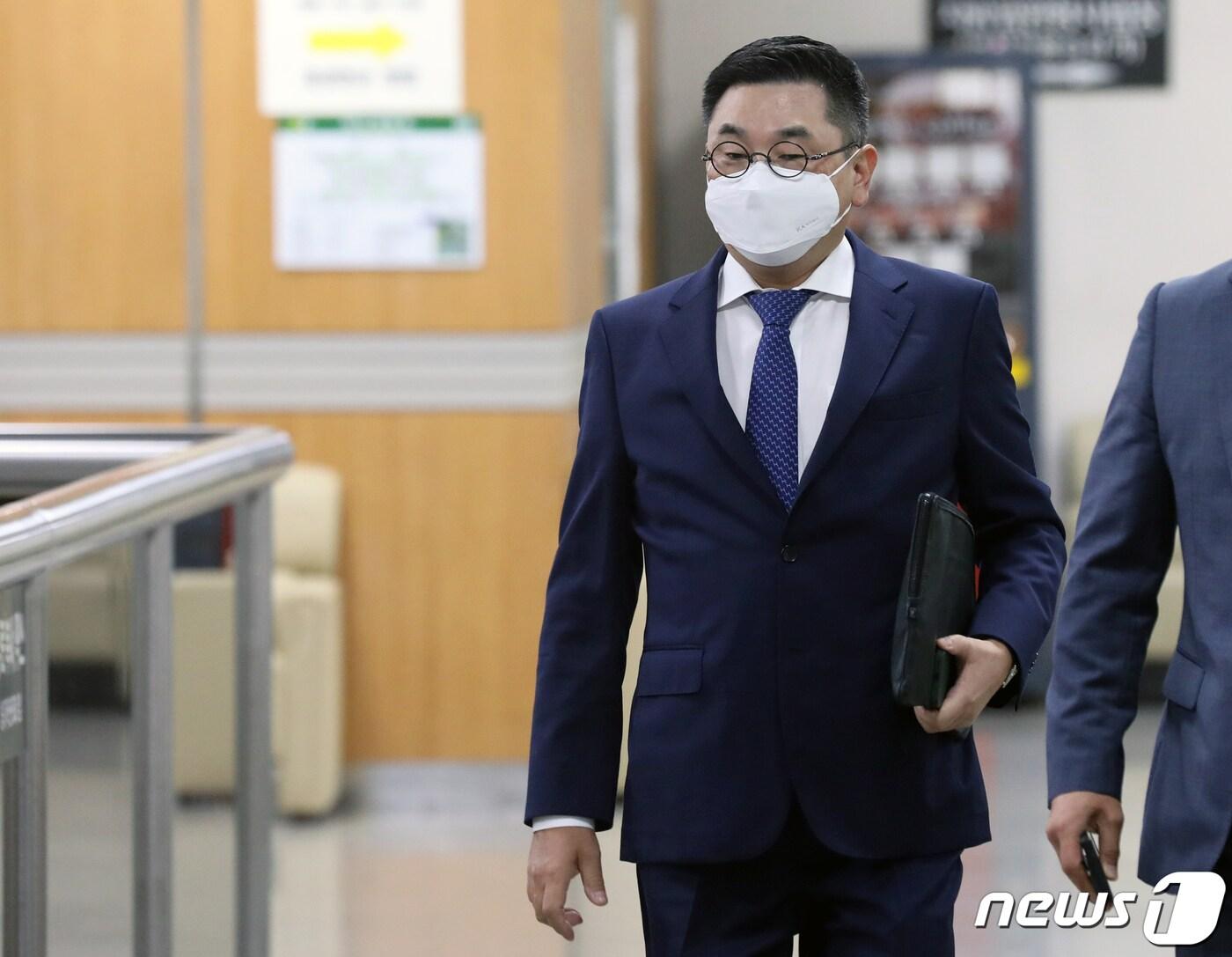 본문 이미지 - '조세 포탈' 혐의를 받는 구본상 LIG그룹 회장이 지난해 8월31일 오전 서울 서초구 서울중앙지방법원에서 열린 특정범죄가중처벌등에관한법률위반(조세) 공판에 출석하고 있다. 2021.8.31/뉴스1 ⓒ News1 황기선 기자