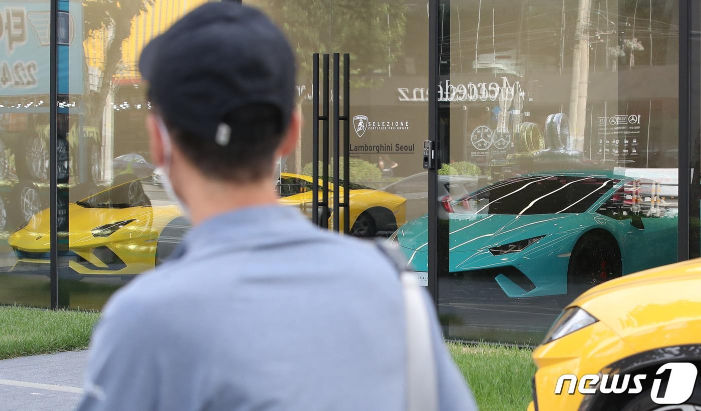 4일 서울 시내의 람보르기니 매장 모습. 2021.8.4/뉴스1 ⓒ News1 임세영 기자