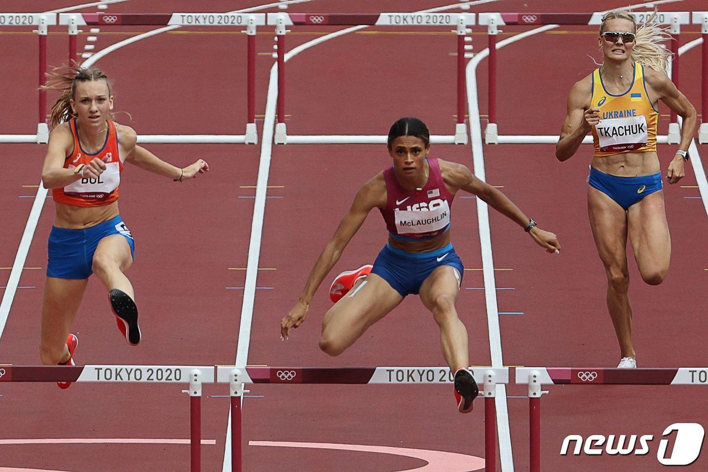 미국의 시드니 매클로플린이 1일 열린 파리 올림픽 미국 육상 국가대표 선발전 400m 허들 결선에서 50초65로 결승선을 통과하며 세계 신기록을 세웠다. ⓒ News1 박종홍 기자