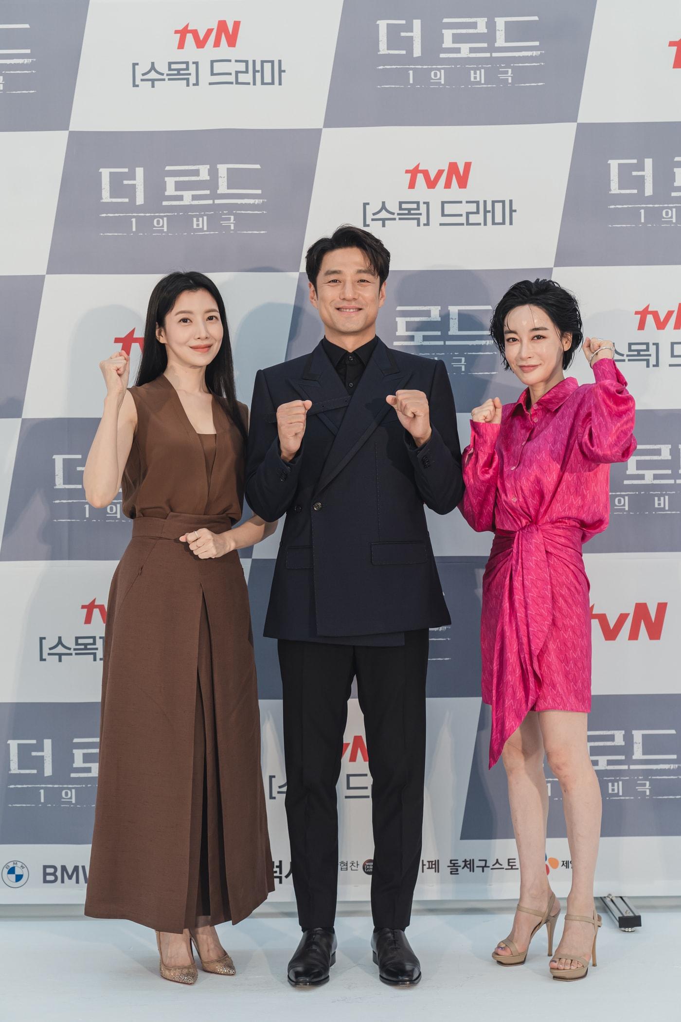 본문 이미지 - (왼쪽부터) 윤세아, 지진희, 김혜은/ 사진제공=tvN '더 로드: 1의 비극' ⓒ 뉴스1