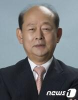 본문 이미지 - 문재인 대통령이 5일 국가인권위원회 위원장 후보자에 송두환 법무법인 한결 대표변호사를 지명했다.(청와대 제공)2021.8.5/뉴스1