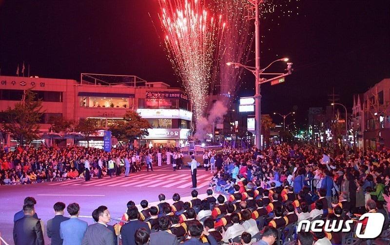 본문 이미지 - 여수거북선축제 통제영길놀이.&#40;여수시 제공. 재판매 및 DB 금지&#41;. 뉴스1