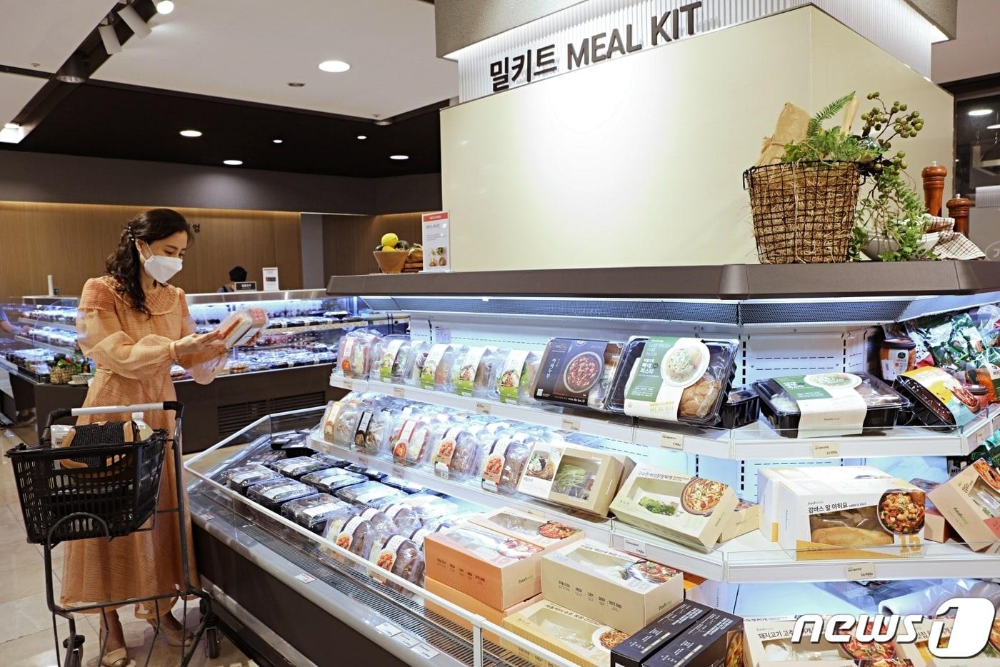 본문 이미지 - 롯데백화점 노원점 지하1층 '프리미엄 식품관' 매장 전경. (롯데쇼핑 제공) 2021.8.6/뉴스1