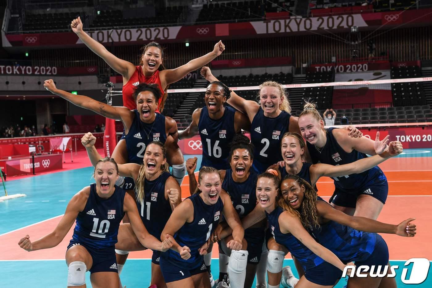 미국 여자 배구가 세르비아를 잡고 도쿄 올림픽 결승에 올랐다. ⓒ AFP=뉴스1