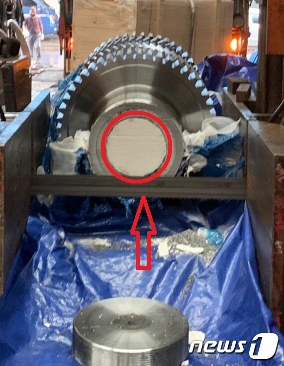 본문 이미지 - 멕시코 수입산 헬리컬기어에 필로폰이 은닉된 모습.(부산지검 제공) 2021.9.1/뉴스1