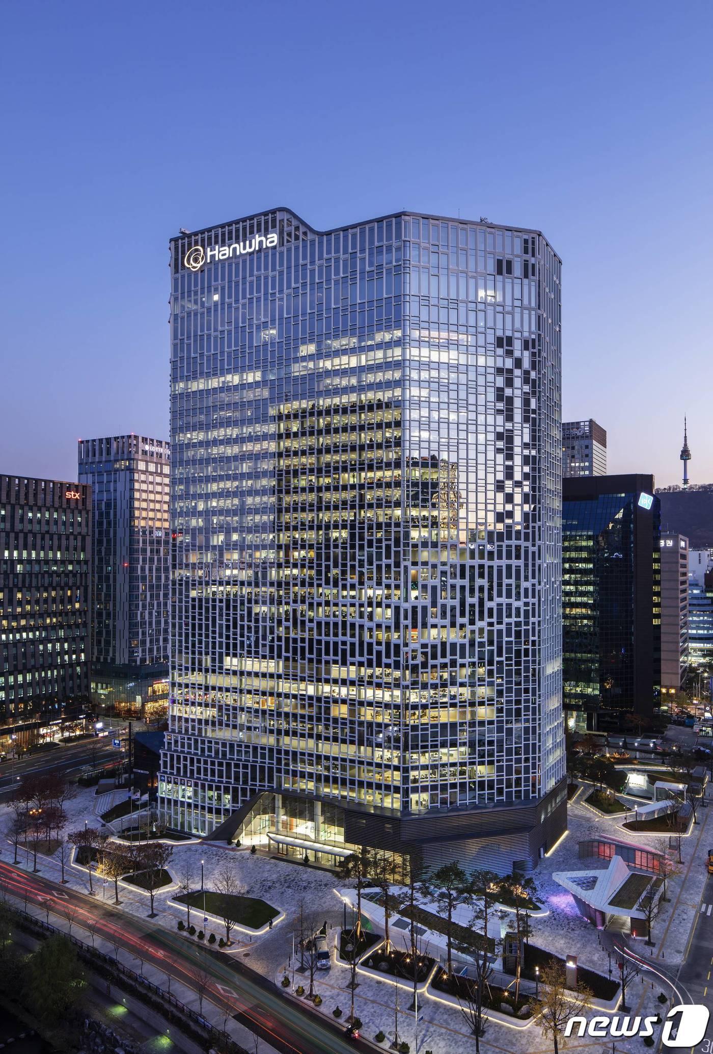 본문 이미지 - 서울 장교동 한화빌딩 야경&#40;한화 제공&#41; ⓒ News1