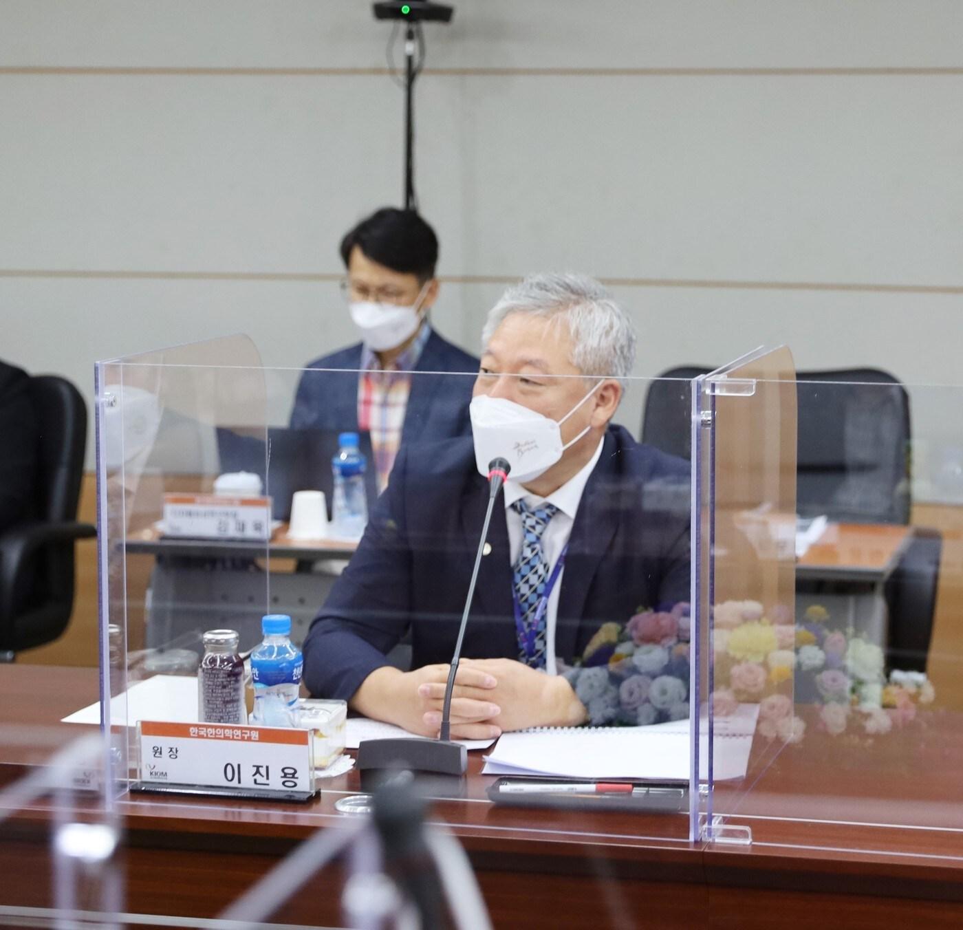 본문 이미지 - 이진용 한국한의학연구원장이 13일 기자간담회에서 발언하고 있다. (한국한의학연구원) 2021.09.13 /뉴스1