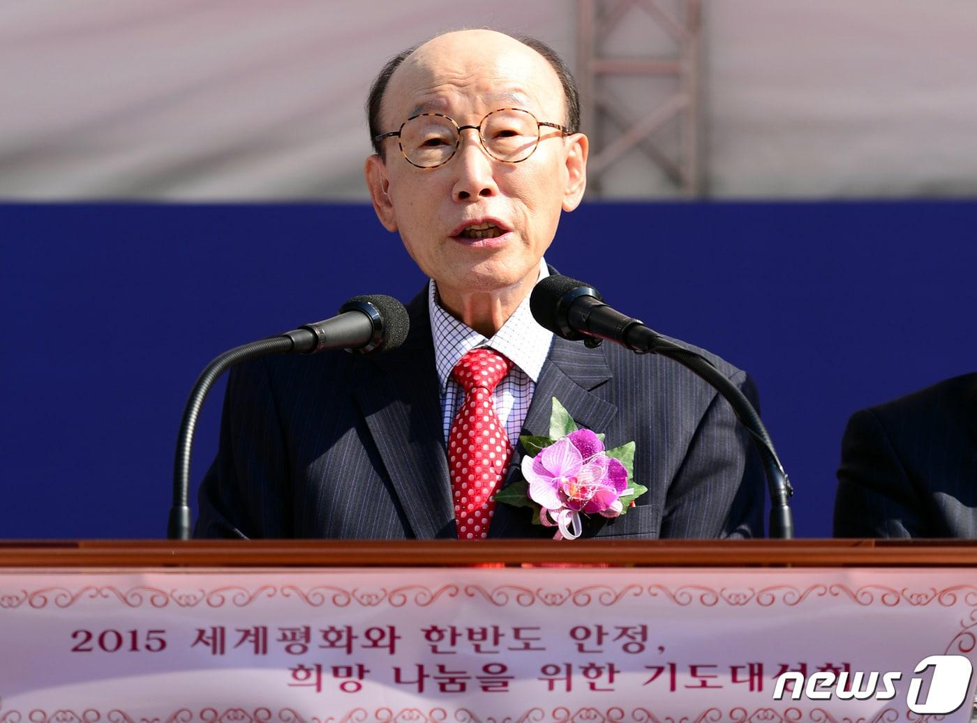 본문 이미지 - 생전의 조용기 목사. '20세기를 빛낸 위대한 복음 전도자'로 평가받으며 한국 교회의 부흥과 세계 교회 성장을 주도하며 개신교 선교역사에 한 획을 그은 여의도순복음교회 설립자 조용기목사가 14일 아침 7시13분 서울대병원에서 별세했다.  (뉴스1 DB)2021.9.14/뉴스1