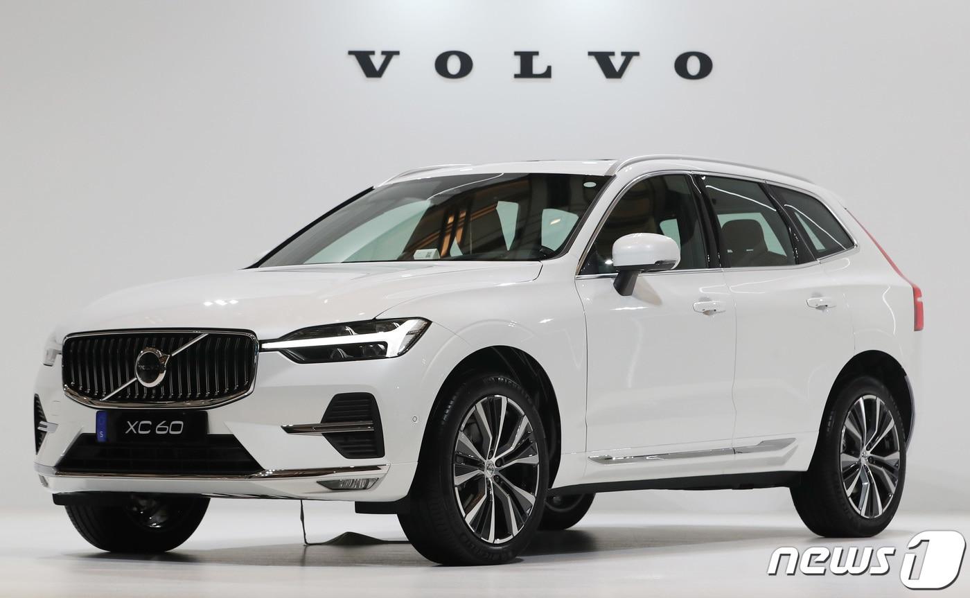 14일 서울 용산구 그랜드 하얏트 서울에서 볼보자동차코리아가 국내 최초 통합형 SKT 인포테인먼트 서비스를 탑재한 볼보 신형 XC60을 공개하고 있다.  2021.9.14/뉴스1 ⓒ News1 이성철 기자