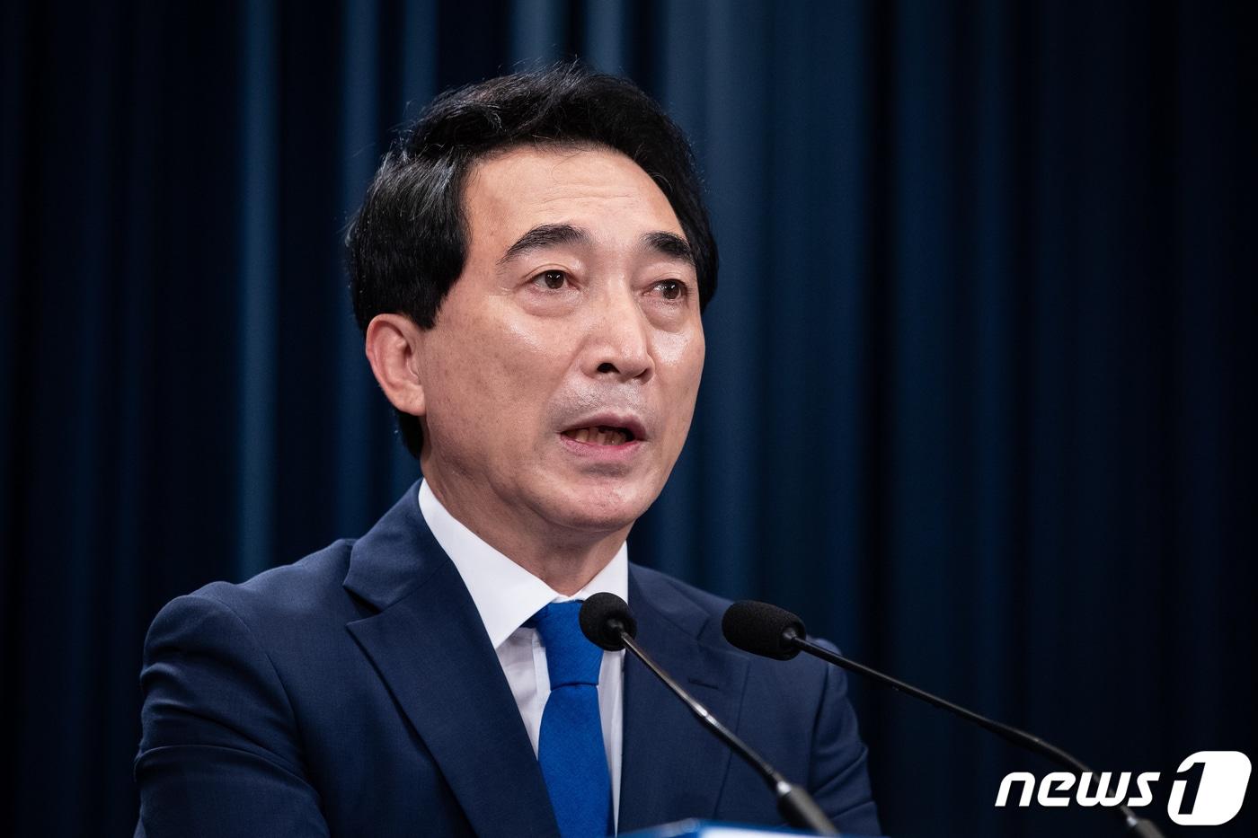 본문 이미지 - 박수현 청와대 국민소통수석이 14일 청와대 브리핑룸에서 신임 감사원장 후보 지명 관련 브리핑을 하고 있다. 문재인 대통령은 이날 신임 감사원장 후보로 최재해 전 감사원 감사위원을 지명했다. 2021.9.14/뉴스1 ⓒ News1 유승관 기자