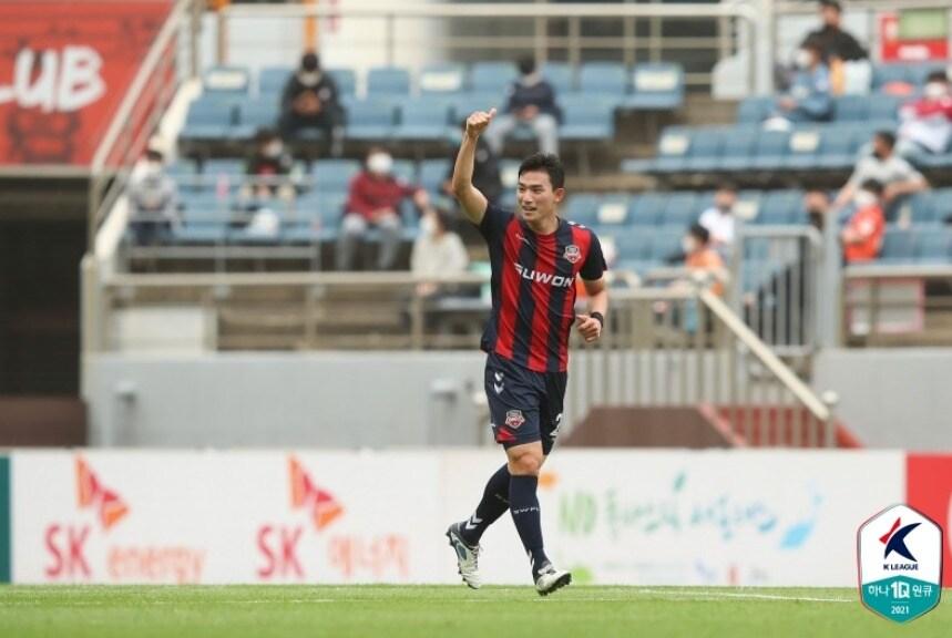 본문 이미지 - 수원FC 수비수 조유민은 오로지 팀의 목표만 생각하고 있다. (한국프로축구연맹 제공)