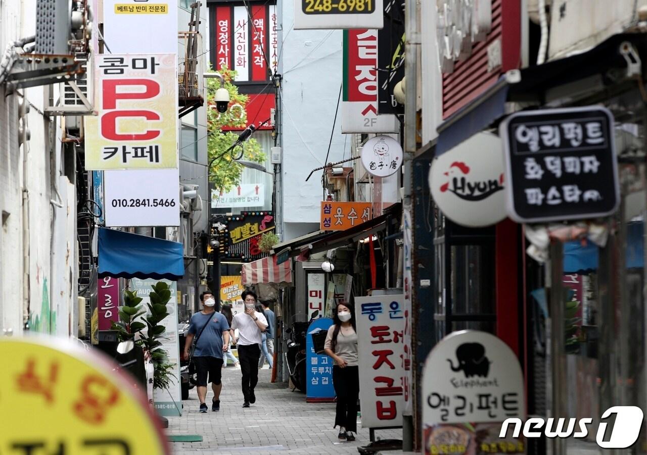 본문 이미지 - 추석연휴를 앞둔 16일 오후 한산한 분위기를 보이고 있는 울산 중구 성남동 맨발의청춘길.ⓒ 뉴스1 윤일지 기자