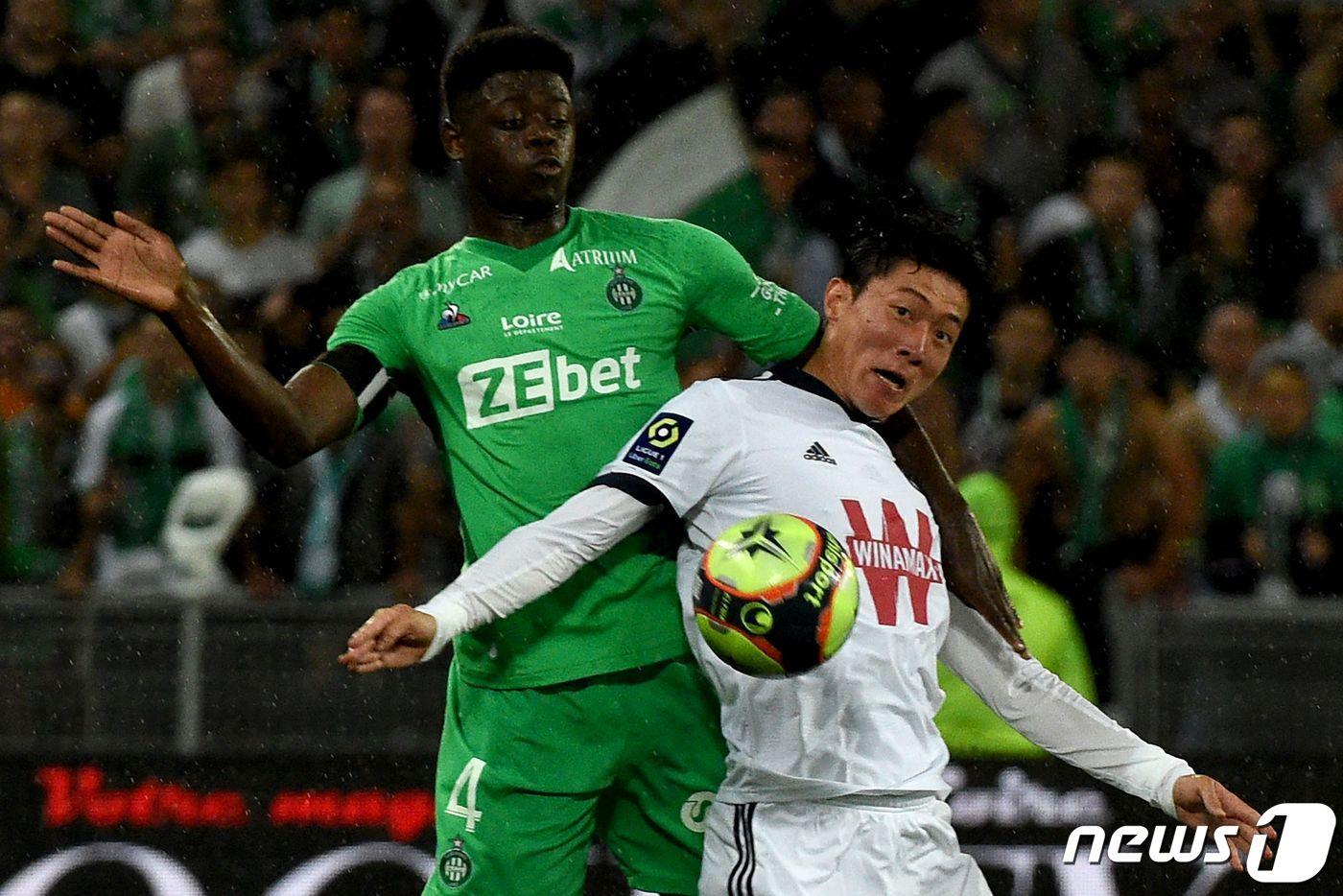 보르도의 황의조가 멀티골을 터뜨리며 팀의 2-1 승리에 앞장섰다.  ⓒ AFP=뉴스1