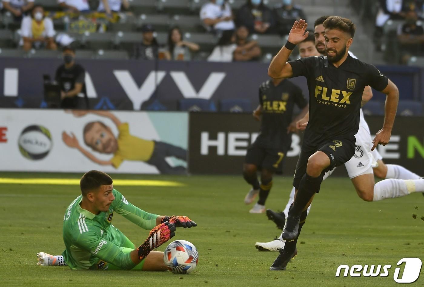본문 이미지 - 미국 프로축구 LAFC에서 활약하다 페네르바체로 팀을 옮긴 우루과이 국가대표 공격수 디에고 로시 ⓒ AFP=뉴스1
