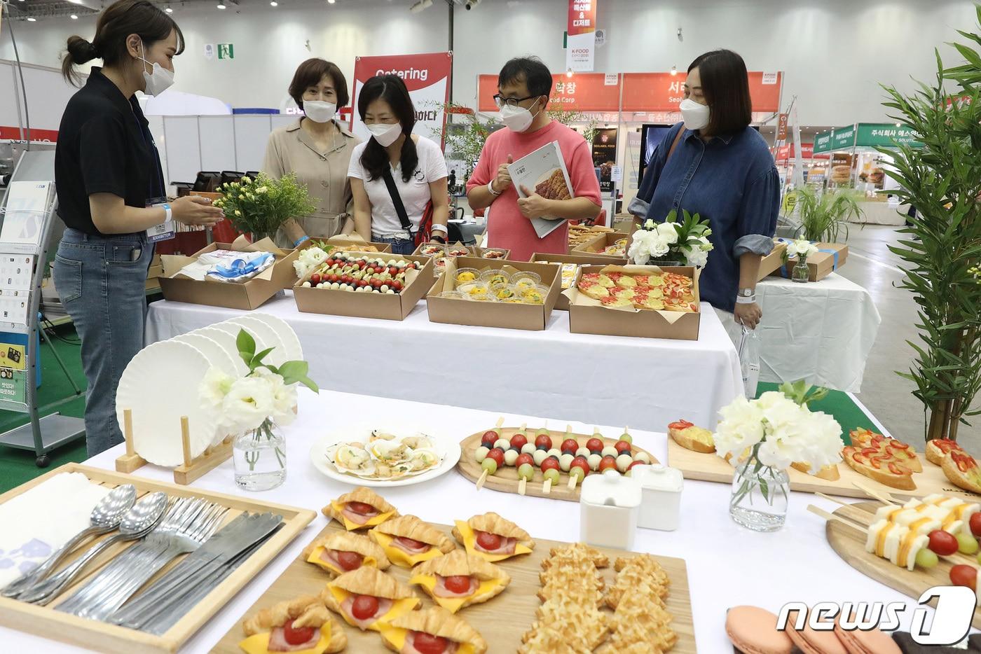 제25회 대구국제식품산업전이 다음달 3일부터 6일까지 대구 엑스코 서관 전시장에서 열린다. 사진은 2021년 열린 전시장 모습. 2021.9.2/뉴스1 ⓒ News1 자료 사진