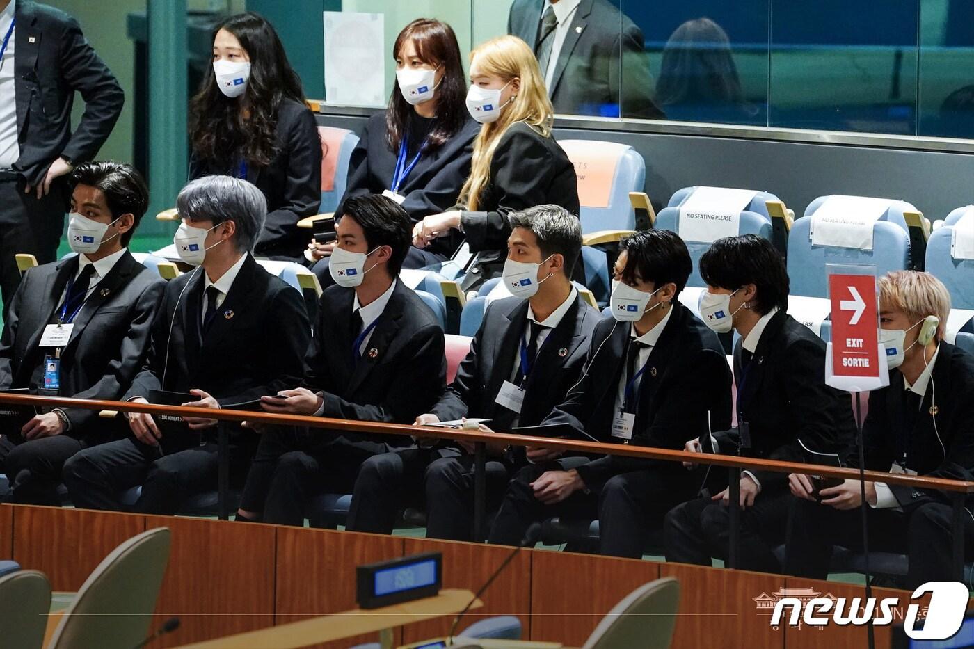 그룹 방탄소년단(BTS)이 20일(현지시간) 뉴욕 유엔본부에서 열린 제76차 유엔 총회 SDG Moment(지속가능발전목표 고위급회의) 개회 세션에 참석하고 있다. (청와대 페이스북) 2021.9.21/뉴스1