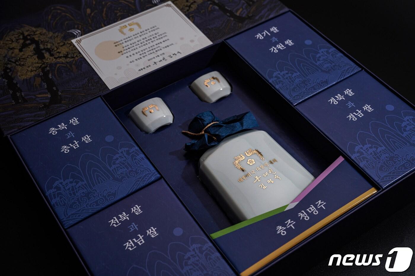 문재인 대통령과 김정숙 여사는 추석 명절을 맞아 각 분야에서 국가와 사회를 위해 헌신하는 분들과 사회적 배려계층 등 약 1만5000여 명에게 추석 선물을 보냈다. (청와대 제공) 2021.9.7/뉴스1