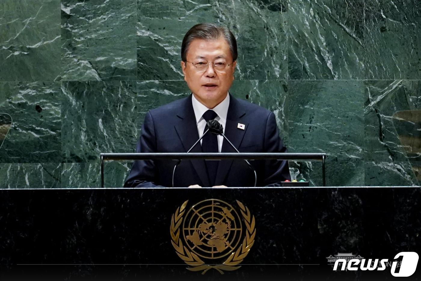 본문 이미지 - 문재인 대통령이 21일(현지시각) 미국 뉴욕 유엔 총회장에서 기조연설을 하고 있다. (청와대 페이스북) 2021.9.22/뉴스1