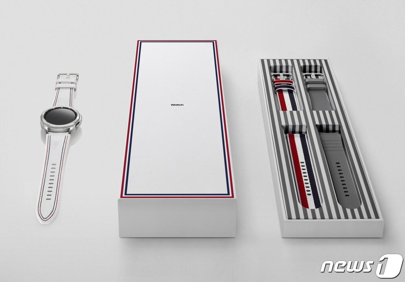 삼성전자가 오는 29일 온라인 추첨을 통해 '갤럭시워치4 클래식 톰브라운 에디션'을 한정 판매한다고 밝혔다. ⓒ 뉴스1