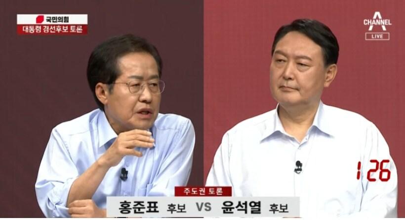 본문 이미지 - 26일 밤에 열린 국민의힘 대선경선 3차 후보토론에서 홍준표 후보가 윤석열 후보에게 '작계 5015'를 알고 있는지 묻고 있다. (채널A 갈무리) ⓒ 뉴스1
