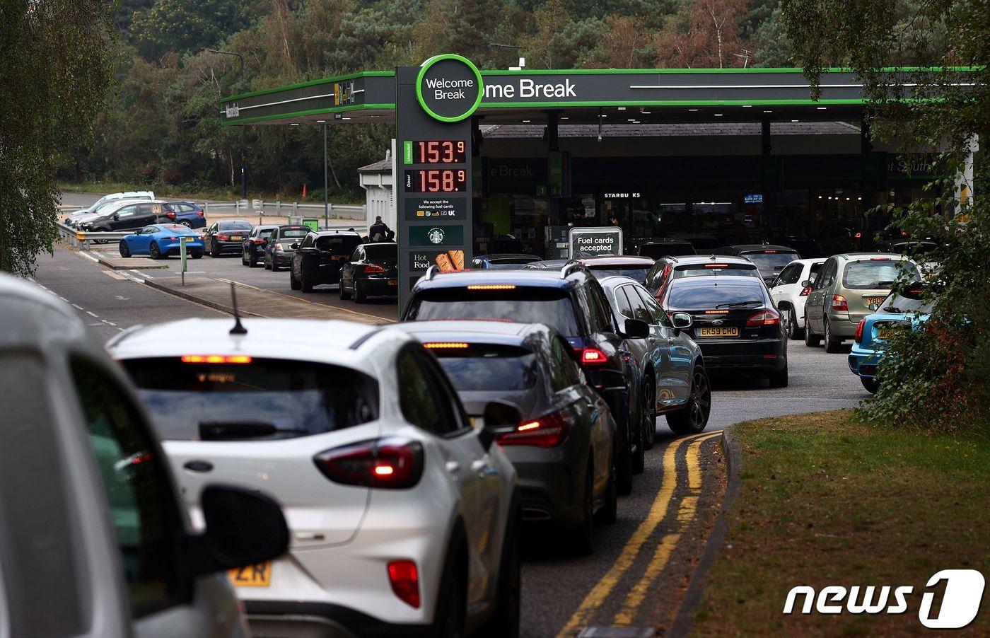 영국 런던 인근 고속도로변 주유소. ⓒ AFP=뉴스1 ⓒ News1 우동명 기자