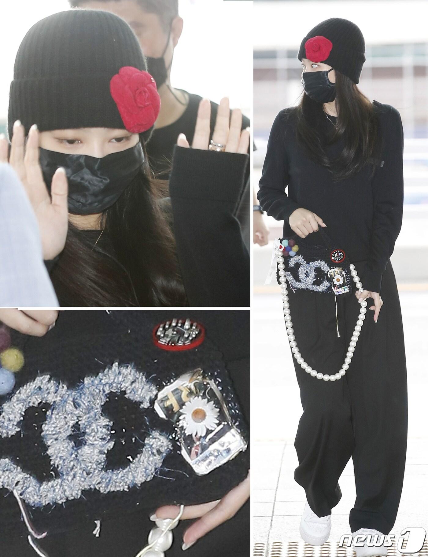 본문 이미지 - 제니의 꽃을 포인트로 한 공항패션이 화제다. ⓒ News1 권현진 기자
