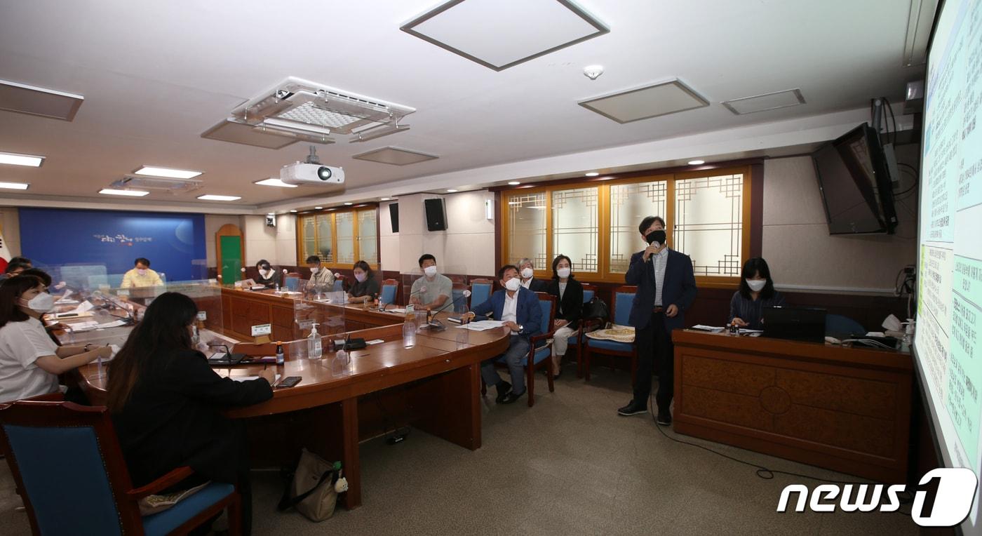 본문 이미지 - 충북 청주시와 청주대학교 산학협력단이 29일 청주시청 소회의실에서 '청주 삼겹살 활성화 연구용역 최종보고회'를 열고 있다.(청주시 제공).2021.09.29/ⓒ 뉴스1