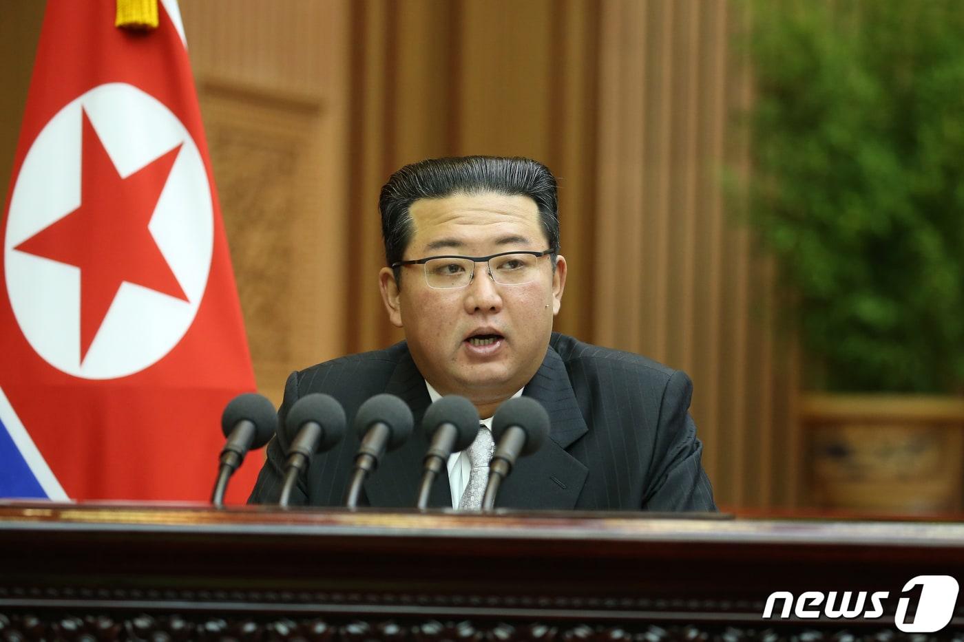 본문 이미지 - (평양 노동신문=뉴스1) = 김정은 북한 노동당 총비서가 29일 열린 최고인민회의 제14기 제5차 2일 회의에서 시정연설을 했다고 당 기관지 노동신문이 30일 보도했다. 김 총비서는 시정연설에서 금속, 화학공업과 건설 부문, 대외 경제 사업 등 여러 사안을 망라해 과업을 제시했다. 특히 대남 및 대미 메시지도 비중 있게 제시됐다. [국내에서만 사용가능. 재배포 금지. DB 금지. For Use Only in the Republic of Korea. Redistribution Prohibited] rodongphoto@news1.kr