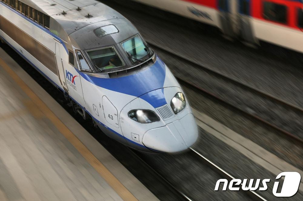 본문 이미지 - KTX 자료사진 (한국철도 제공) ⓒ 뉴스1