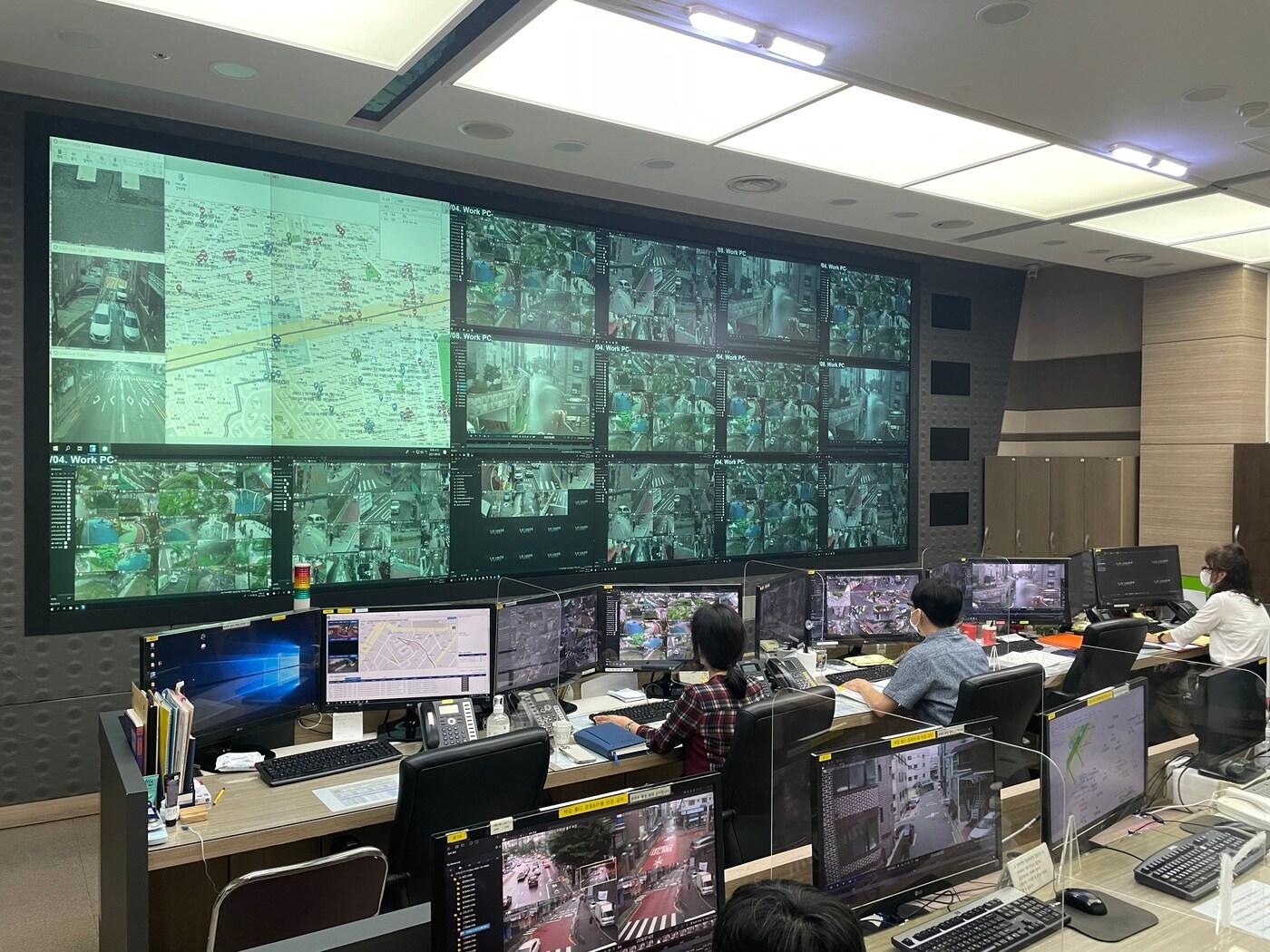 본문 이미지 - 관악구 스마트 통합관제센터 내부.(관악구 제공)ⓒ 뉴스1