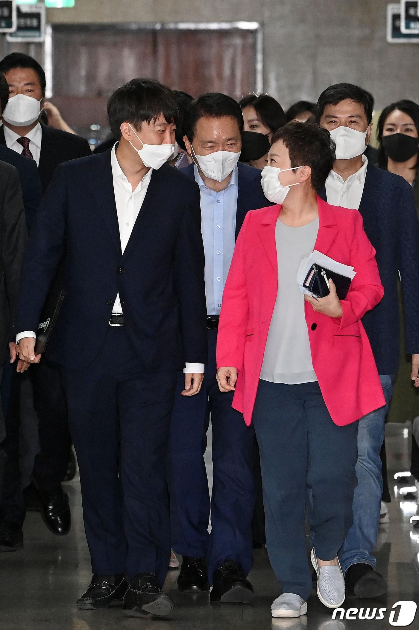 본문 이미지 - 이준석 국민의힘 대표와 정미경 최고위원. ⓒ News1 
