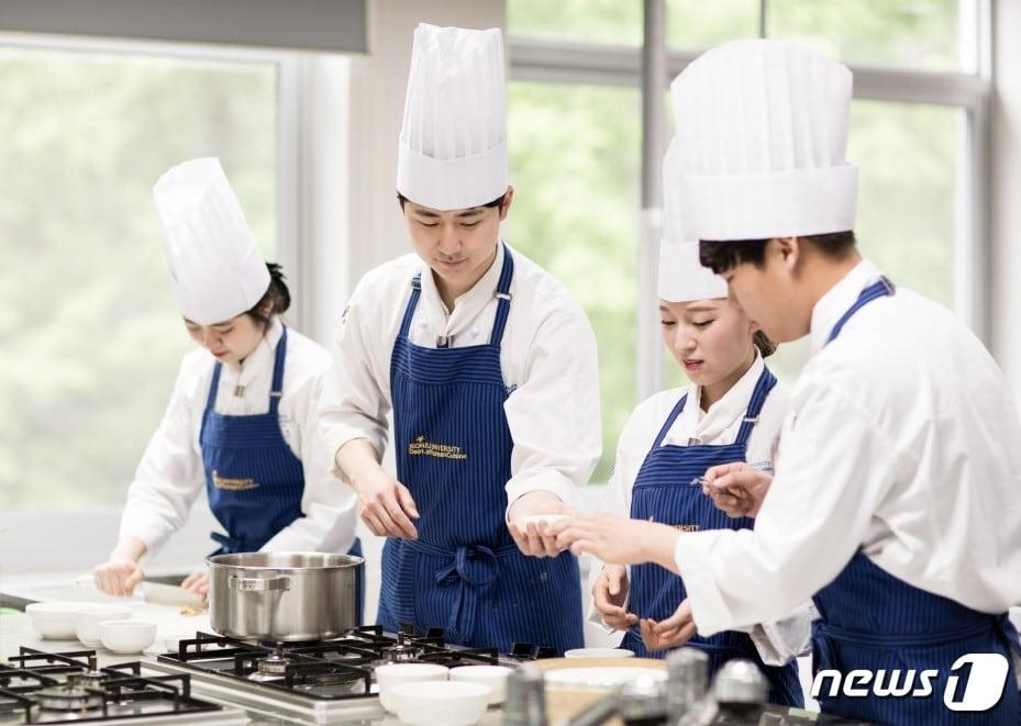 본문 이미지 - 전주대 한식 조리학과 수업 장면.(전주대 제공)ⓒ 뉴스1