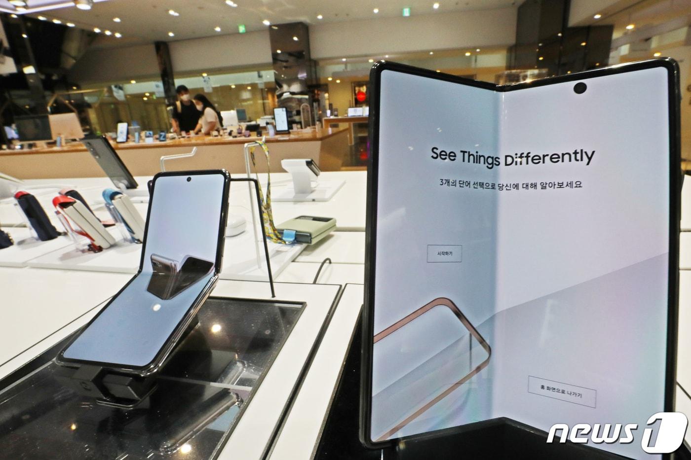 폴더블폰, 中업체 가세로 시장 확대…새 폼팩터 진화 어디까지? - 뉴스1