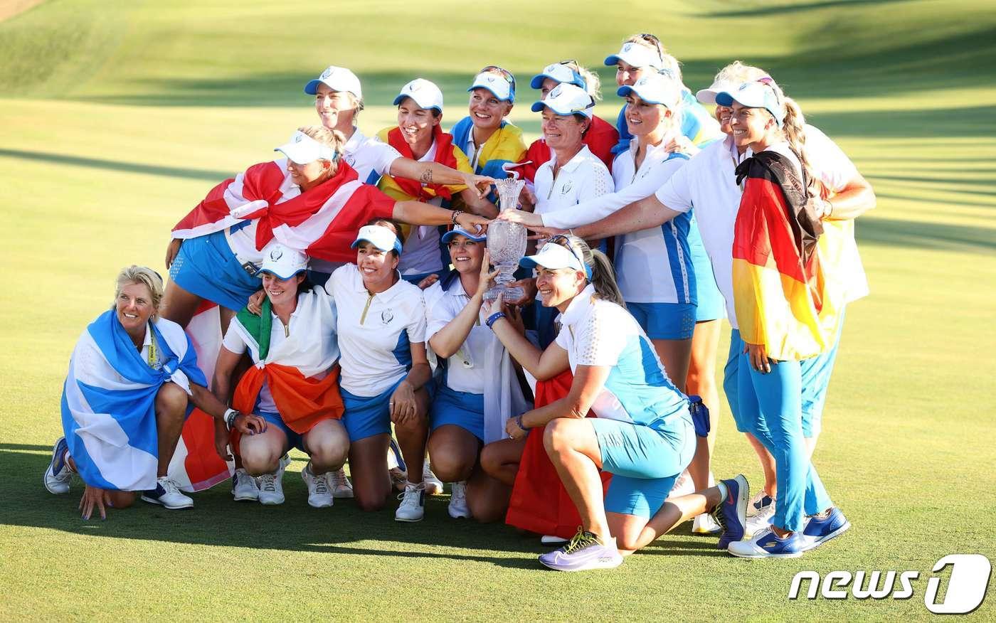 본문 이미지 - 유럽이 2021 솔하임컵에서 미국을 꺾고 2회 연속 우승을 차지했다. ⓒ AFP=뉴스1