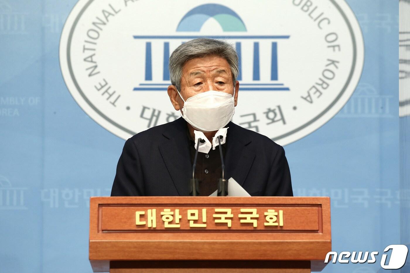본문 이미지 - 유인태 국회국민통합위원회 정치분과위원장이 7일 서울 여의도 국회 소통관에서 지난 7개월간의 분과위원회 활동 결과 보고 기자회견을 하고 있다. 2021.9.7/뉴스1 ⓒ News1 구윤성 기자