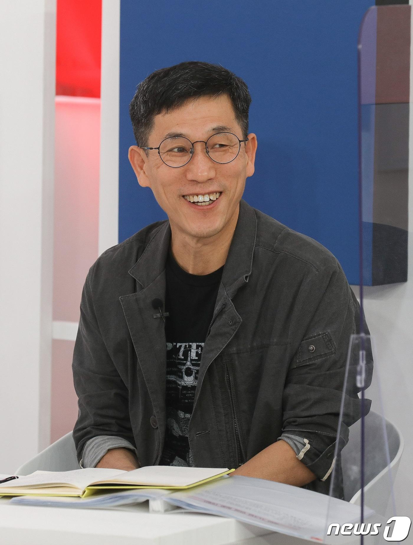 본문 이미지 - 이번 2학기부터 광운대 특임교수로 '예술철학'을 강의하게 된 진중권 교수. ⓒ News1 ⓒ 뉴스1 DB