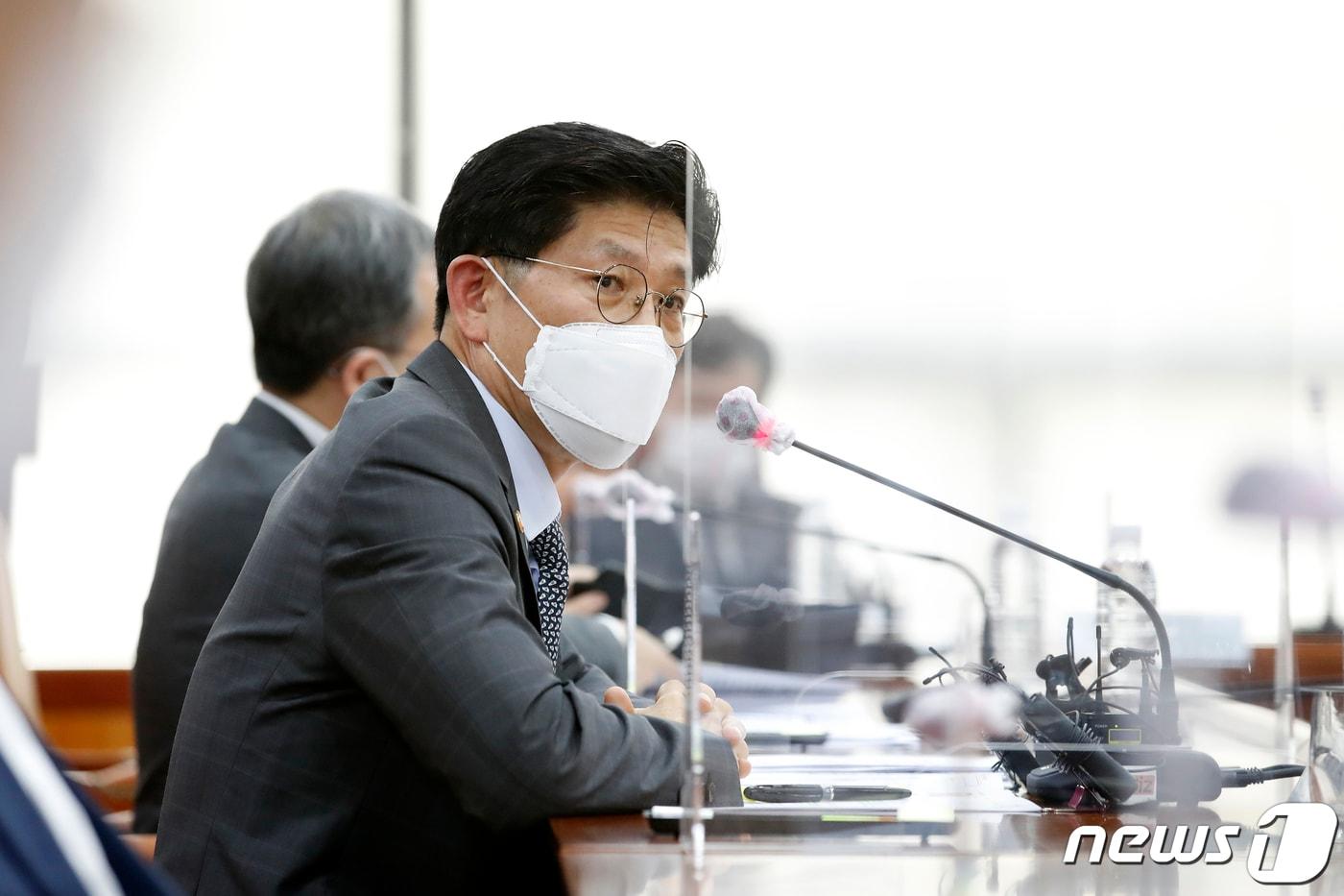 본문 이미지 - 노형욱 국토교통부 장관이 9일 오후 서울 여의도 대한주택건설협회에서 열린 '제2차 주택공급기관 간담회'에 참석해 모두발언하고 있다. 2021.9.9/뉴스1 ⓒ News1 이승배 기자