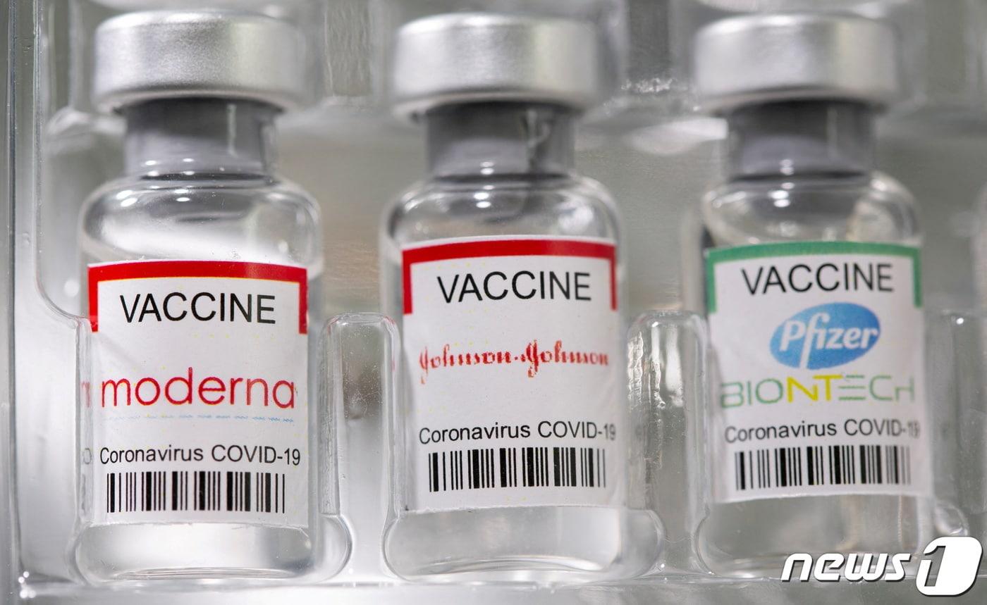본문 이미지 - 코로나19 백신.  기사 내용과 무관한 자료사진. ⓒ 로이터=뉴스1