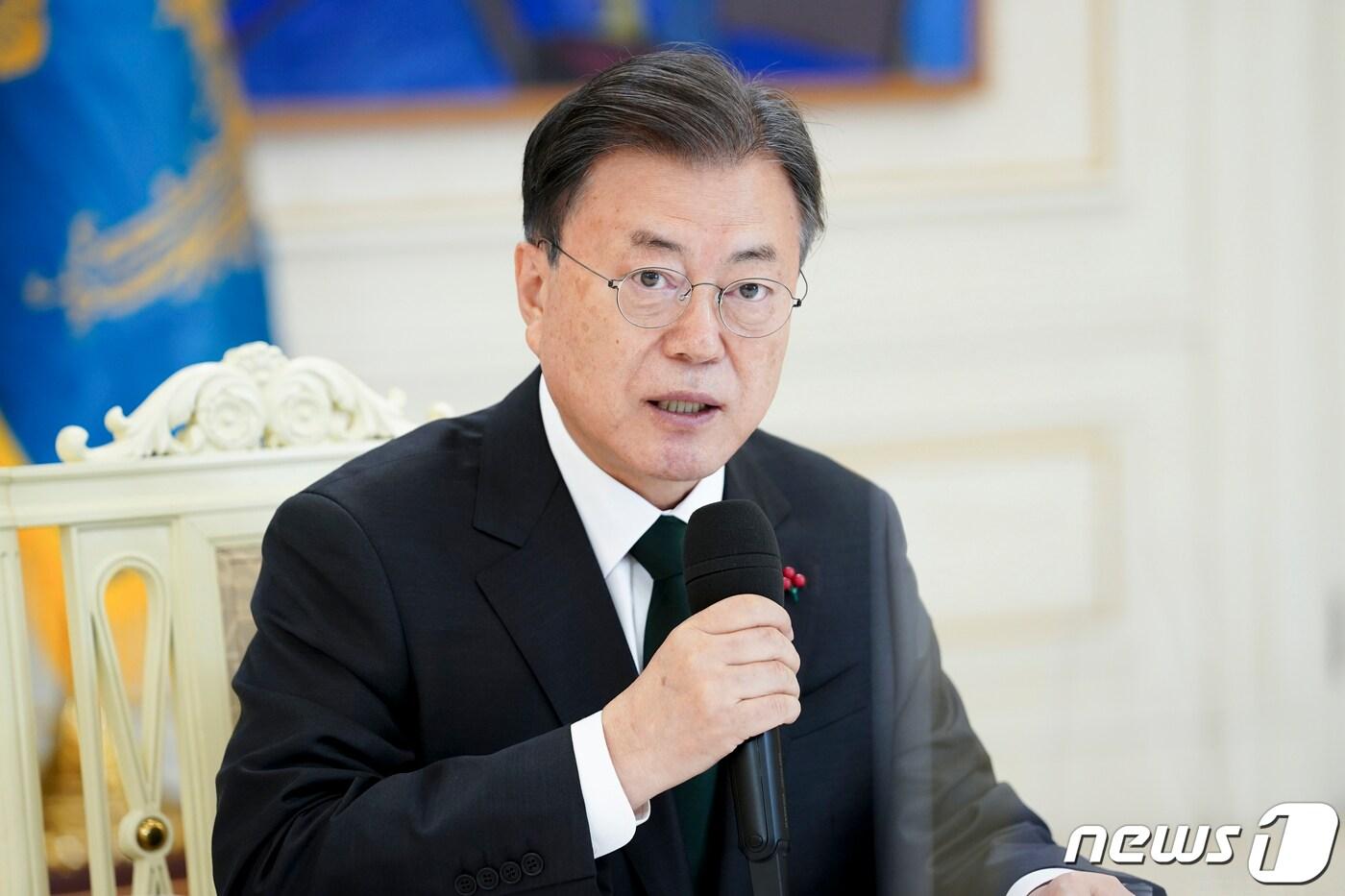 본문 이미지 - 문재인 대통령이 12일 청와대 본관 인왕실에서 열린 종교 지도자 초청 오찬 간담회에서 발언하고 있다. 2022.1.12/뉴스1 ⓒ News1 이광호 기자