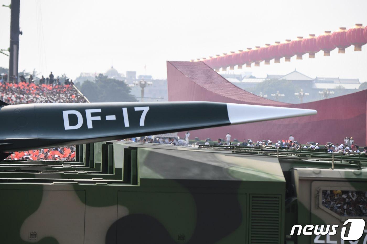 중국 인민해방군(PLA) 둥펑-17 미사일 ⓒ AFP=뉴스1